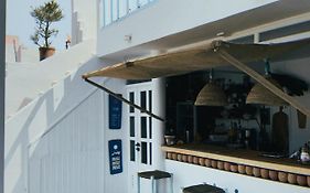El MOJA SURFHOUSE